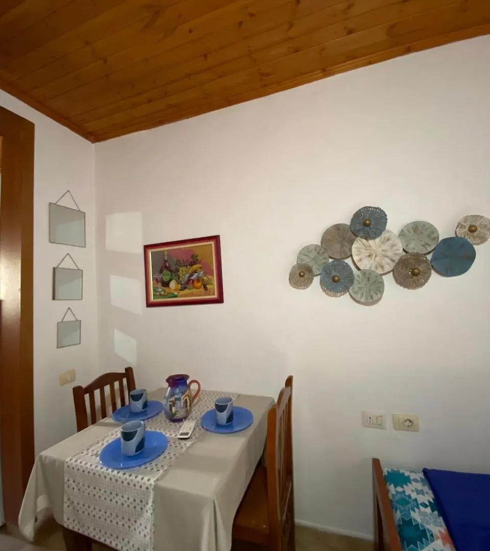 Ramo'S Charming Studio Apartment With Sunlit Veranda - 2Nd Vlore