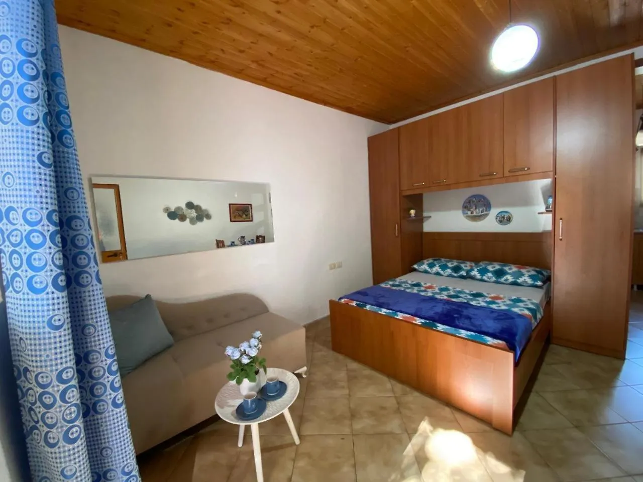 Ramo'S Charming Studio Apartment With Sunlit Veranda - 2Nd Vlore