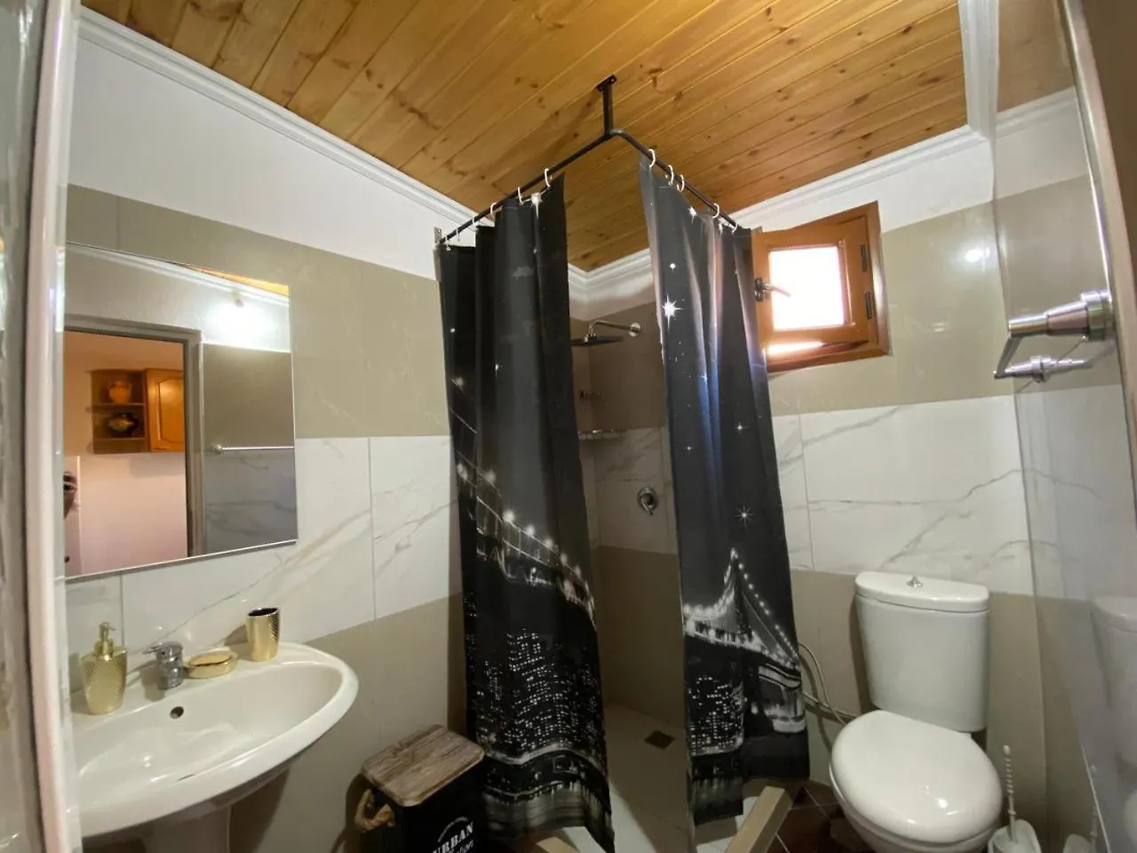 Ramo'S Charming Studio Apartment With Sunlit Veranda - 2Nd Vlore